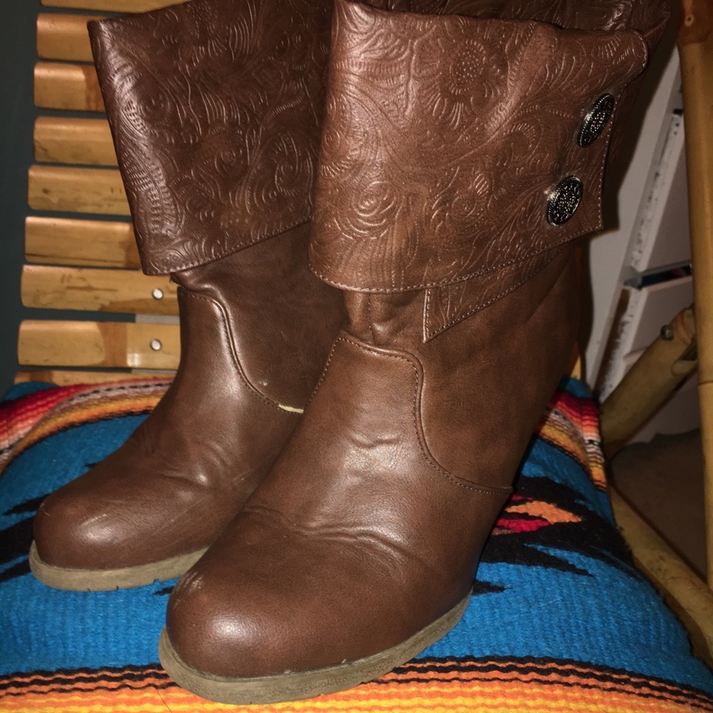 Women’s MukLuks boots. Purchased from REI.